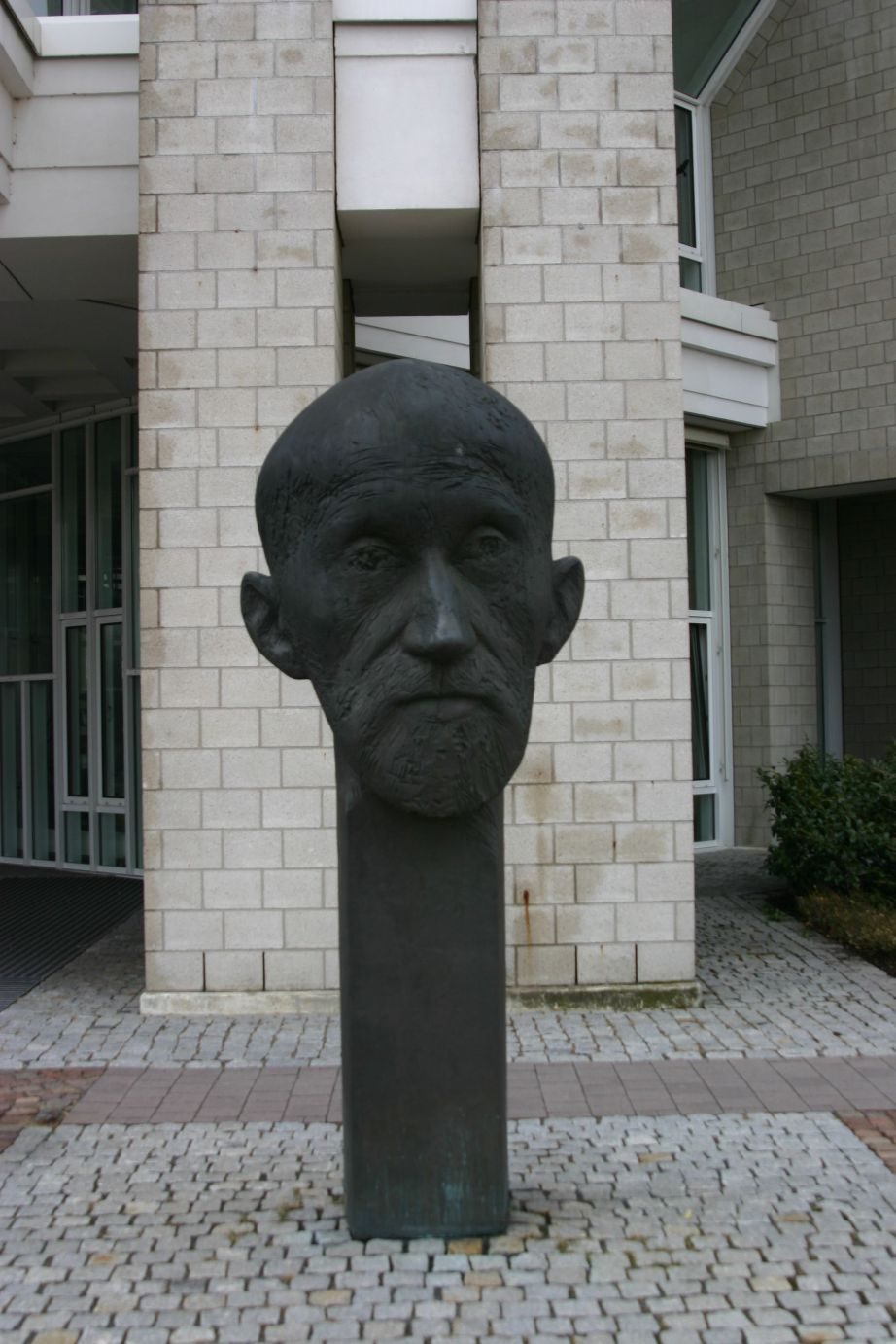 Paul Ehrlich monument, Langen, Germany 2.jpg